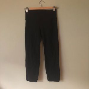 Athleta XS Black Cropped Leggings